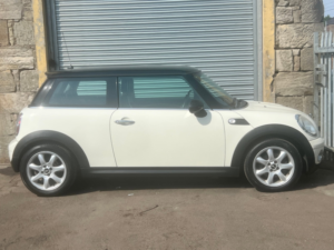 2007 MINI Hatch 1.6 Cooper Hatchback 3dr Petrol Manual Euro 4 (120 Ps) in White — image 3
