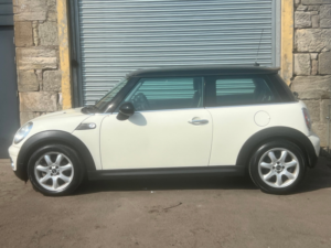 2007 MINI Hatch 1.6 Cooper Hatchback 3dr Petrol Manual Euro 4 (120 Ps) in White — image 4