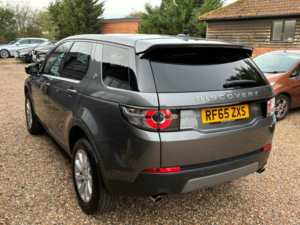 2015 Land Rover Discovery Sport 2.0 Td4 Se Tech Auto 4WD Euro 6 (s/s) 5dr in Grey — image 4