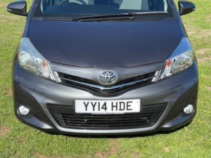 2014 Toyota Yaris 1.33 Dual Vvt-I Icon Plus Euro 5 5dr in Grey — image 3
