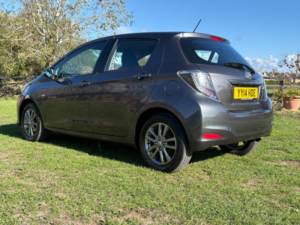 2014 Toyota Yaris 1.33 Dual Vvt-I Icon Plus Euro 5 5dr in Grey — image 4