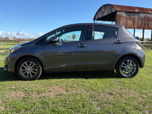2014 Toyota Yaris 1.33 Dual Vvt-I Icon Plus Euro 5 5dr in Grey — image 6