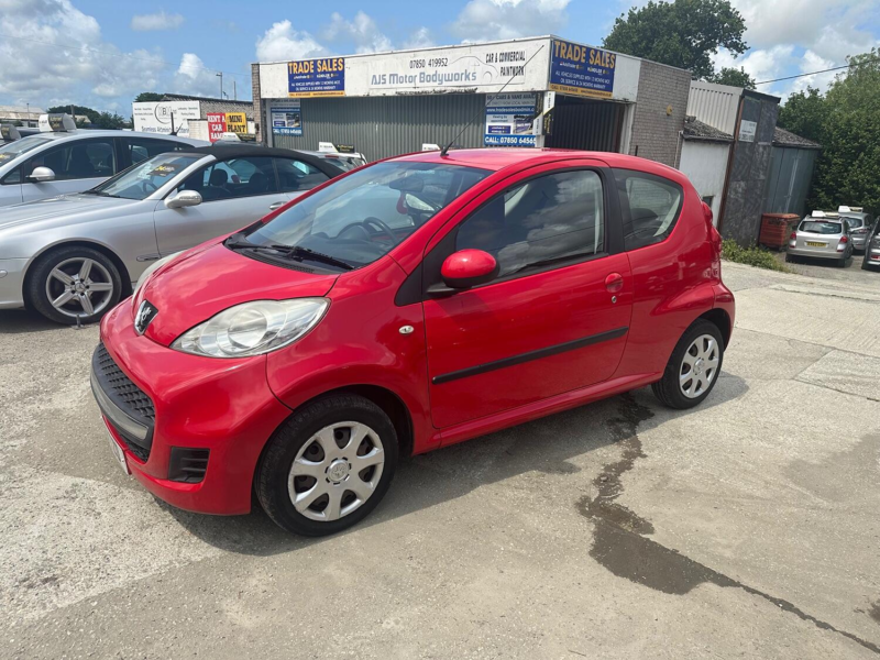 2011 Peugeot 107 1.0 12v Urban in Red — image 1