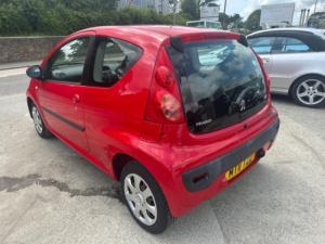2011 Peugeot 107 1.0 12v Urban in Red — image 6
