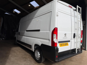 2021 Peugeot Boxer 2.2 Bluehdi 335 Professional L3 H2 Euro 6 (s/s) 5dr in White — image 4