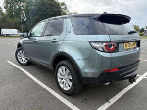 2016 Land Rover Discovery Sport 2.0 Td4 Se Tech 4WD Euro 6 (s/s) 5dr in Grey — image 4