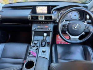 2015 Lexus Is 2.5 300h Executive Edition E-CVT Euro 5 (s/s) 4dr in Silver — image 4