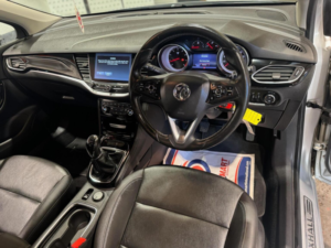 2017 Vauxhall Astra 1.4i Turbo Elite Nav Euro 6 5dr in Silver — image 2