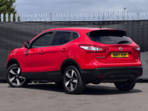 2017 Nissan Qashqai 1.6 Dig-T N-Connecta 2WD Euro 6 (s/s) 5dr in Red — image 2
