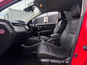 2017 Nissan Qashqai 1.6 Dig-T N-Connecta 2WD Euro 6 (s/s) 5dr in Red — image 4