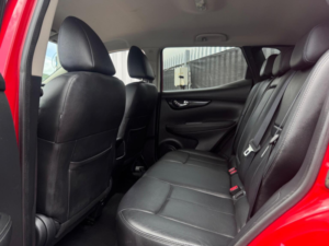 2017 Nissan Qashqai 1.6 Dig-T N-Connecta 2WD Euro 6 (s/s) 5dr in Red — image 5