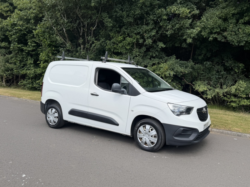 2019 Vauxhall Combo 1.6 Turbo D 2300 Edition in White — image 1