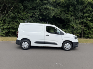 2019 Vauxhall Combo 1.6 Turbo D 2300 Edition in White — image 2