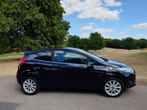 2016 Ford Fiesta 1.0 T Ecoboost Titanium in Black — image 2