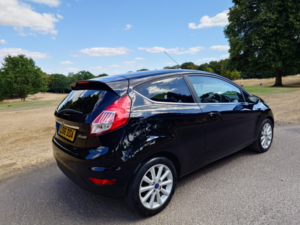 2016 Ford Fiesta 1.0 T Ecoboost Titanium in Black — image 3
