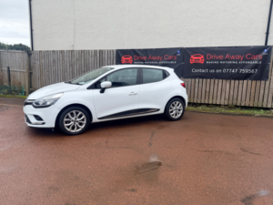 2017 Renault Clio 1.2 Dynamique Nav 1.2 16v 75 in White — image 4