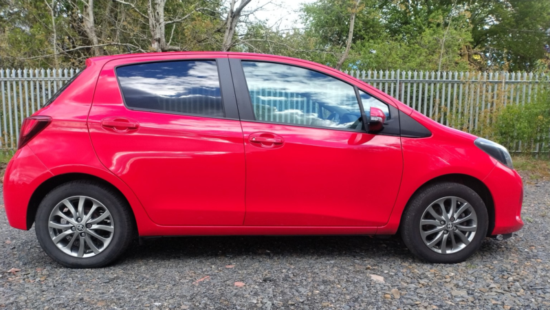2017 Toyota Yaris 1.3 Dual Vvt-I Icon in Red — image 1