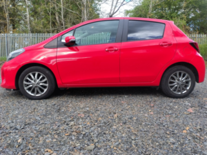 2017 Toyota Yaris 1.3 Dual Vvt-I Icon in Red — image 2
