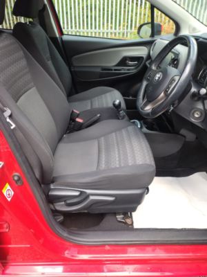 2017 Toyota Yaris 1.3 Dual Vvt-I Icon in Red — image 6