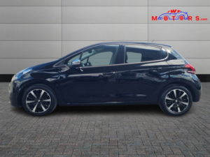 2018 Peugeot 208 1.2 Puretech Tech Edition in Black — image 4