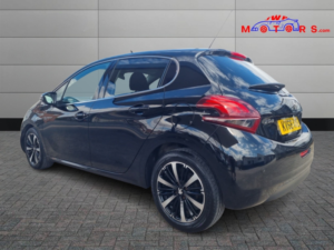 2018 Peugeot 208 1.2 Puretech Tech Edition in Black — image 5