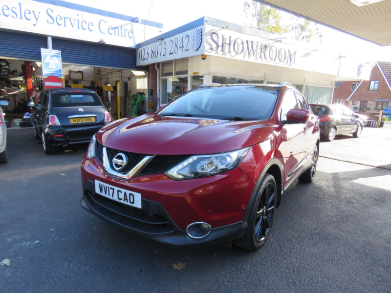 2017 Nissan Qashqai 1.2 Dig-T Tekna Xtron 2WD Euro 6 (s/s) 5dr in Red — image 1