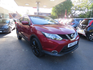 2017 Nissan Qashqai 1.2 Dig-T Tekna Xtron 2WD Euro 6 (s/s) 5dr in Red — image 3