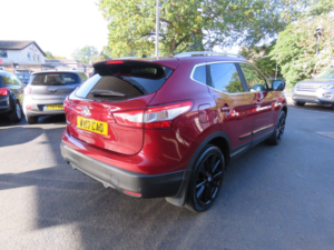 2017 Nissan Qashqai 1.2 Dig-T Tekna Xtron 2WD Euro 6 (s/s) 5dr in Red — image 5