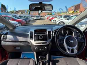 2015 Kia Venga 1.6 2 Auto Euro 6 5dr in Red — image 2