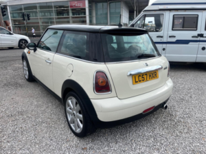 2007 MINI Hatch 1.6 Cooper Steptronic Euro 4 3dr in White — image 4