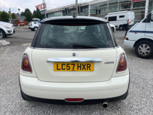 2007 MINI Hatch 1.6 Cooper Steptronic Euro 4 3dr in White — image 5