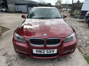2012 BMW 3 Series 2.0 318d Exclusive Edition Touring in Red — image 2