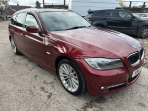 2012 BMW 3 Series 2.0 318d Exclusive Edition Touring in Red — image 3