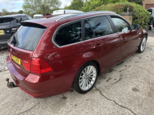 2012 BMW 3 Series 2.0 318d Exclusive Edition Touring in Red — image 4