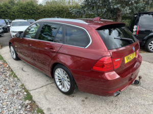 2012 BMW 3 Series 2.0 318d Exclusive Edition Touring in Red — image 5