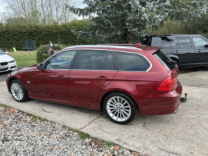 2012 BMW 3 Series 2.0 318d Exclusive Edition Touring in Red — image 6