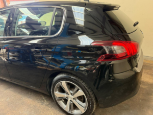 2020 Peugeot 308 1.2 Puretech Gpf Allure Eat Euro 6 (s/s) 5dr in Black — image 3