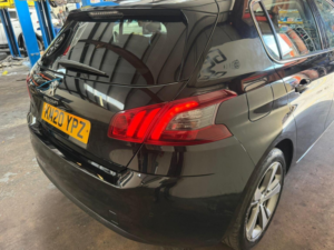 2020 Peugeot 308 1.2 Puretech Gpf Allure Eat Euro 6 (s/s) 5dr in Black — image 5