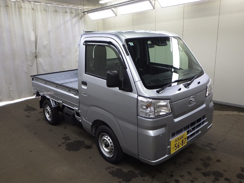 2025 Daihatsu Hijet Truck 4WD in Silver — image 1