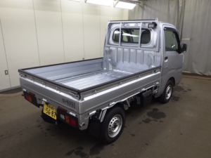 2025 Daihatsu Hijet Truck 4WD in Silver — image 4