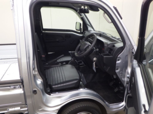 2025 Daihatsu Hijet Truck 4WD in Silver — image 5