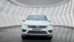2016 Volkswagen Touareg 3.0 Tdi V6 Bluemotion Tech R-Line Tiptronic 4WD Euro 6 (s/s) 5dr in White — image 2