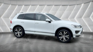2016 Volkswagen Touareg 3.0 Tdi V6 Bluemotion Tech R-Line Tiptronic 4WD Euro 6 (s/s) 5dr in White — image 5