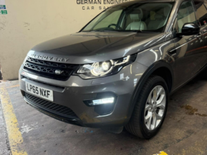 2016 Land Rover Discovery Sport 2.0 Td4 Hse 4WD Euro 6 (s/s) 5dr in Grey — image 2