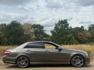 2012 Mercedes-Benz E Class 5.5 E63 V8 Amg Spds Mct Euro 5 (s/s) 4dr in Grey — image 2