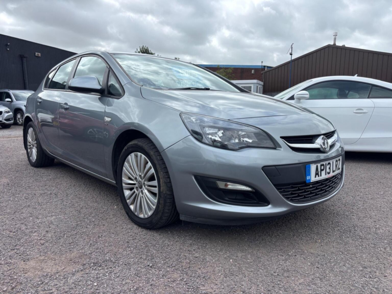 2013 Vauxhall Astra 1.7 Cdti Ecoflex Energy Euro 5 5dr in Grey — image 1