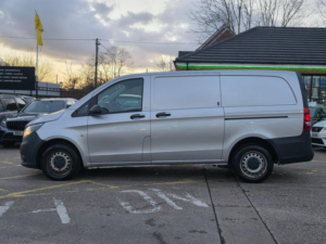 2018 Mercedes-Benz Vito 1.6 111 Cdi Fwd L2 Euro 6 6dr in Silver — image 4