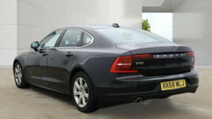 2019 Volvo S90 2.0 D4 Momentum Auto Euro 6 (s/s) 4dr in Black — image 4