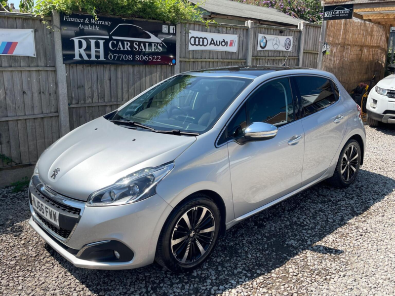2016 Peugeot 208 1.2 Puretech Allure Premium Euro 6 5dr in Silver — image 1