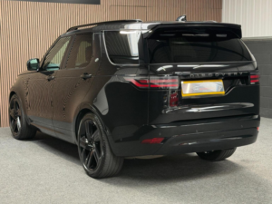 2024 Land Rover Discovery 3.0 D350 Mhev Dynamic Hse Auto 4WD Euro 6 (s/s) 5dr in Black — image 2